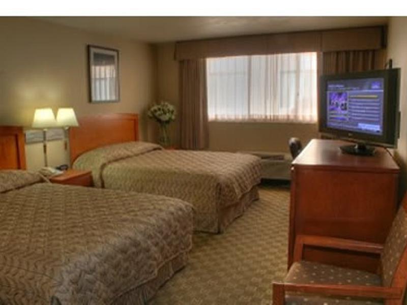 Gateway Hotel Santa Monica Room photo