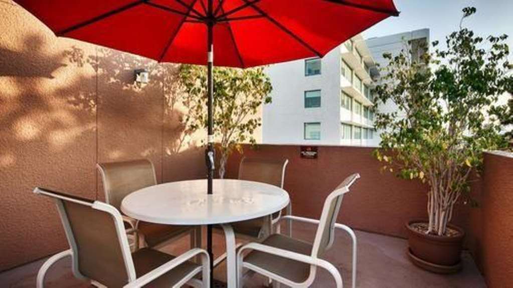 Gateway Hotel Santa Monica Room photo